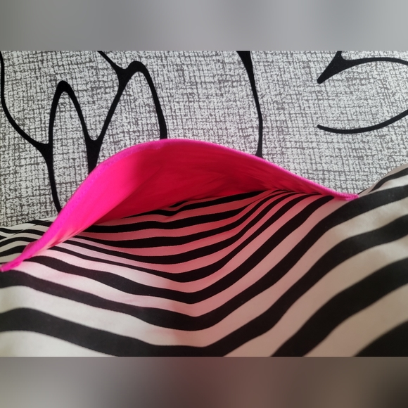 NWT Victoria's Secret Stripped Beach Tote - Picture 2 of 12